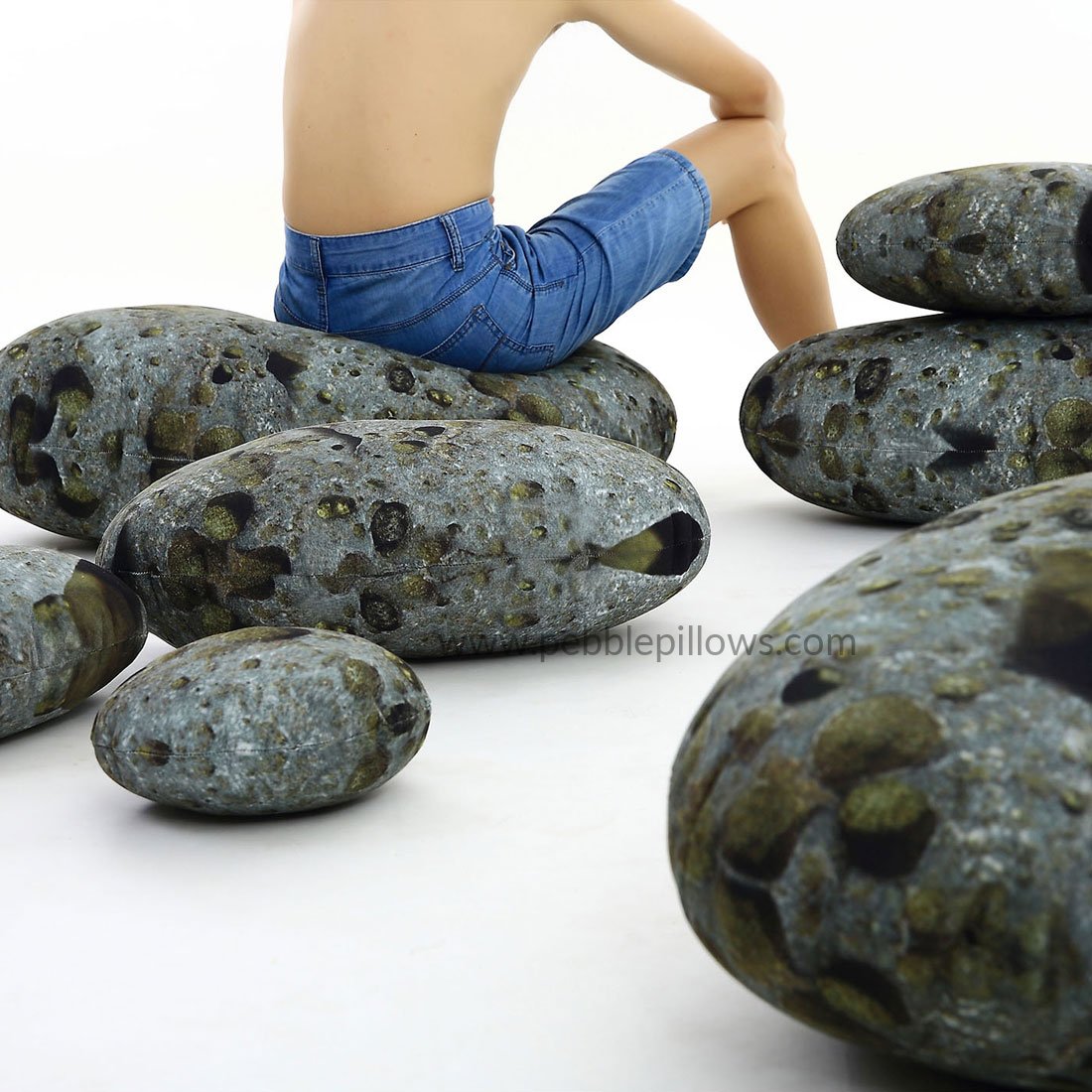 Selvage Blog: Rock Pillows